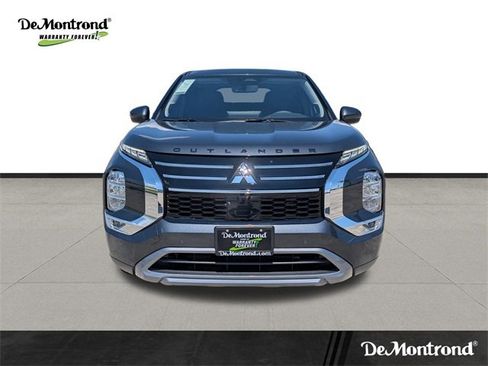 New 2025 Mitsubishi Outlander SE image 2