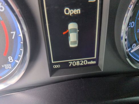 Used 2019 Toyota Corolla XSE image 16