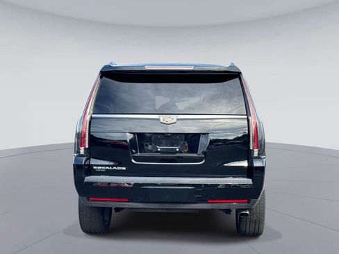 Used 2017 Cadillac Escalade Premium Luxury RWD image 4