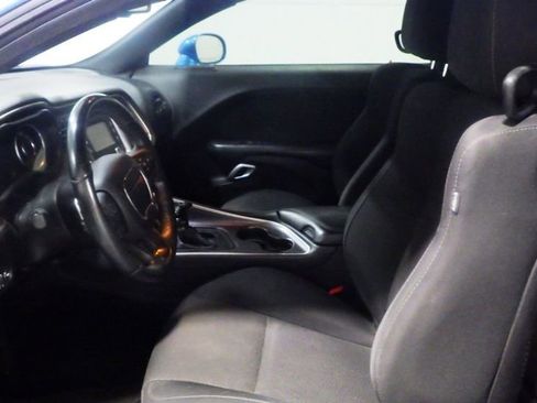 Used 2015 Dodge Challenger R/T RWD image 8