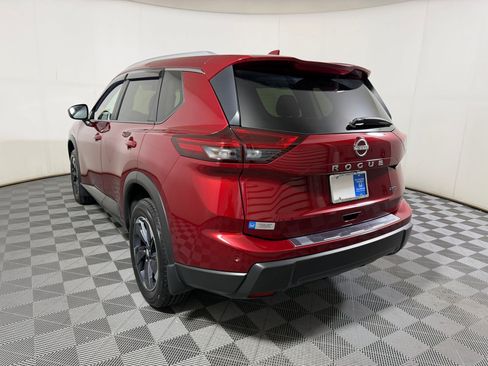 Used 2025 Nissan Rogue SV w/ SV Premium Package AWD/4WD image 2
