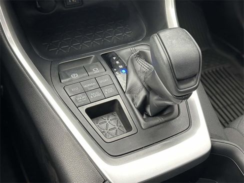Used 2024 Toyota RAV4 XLE image 33