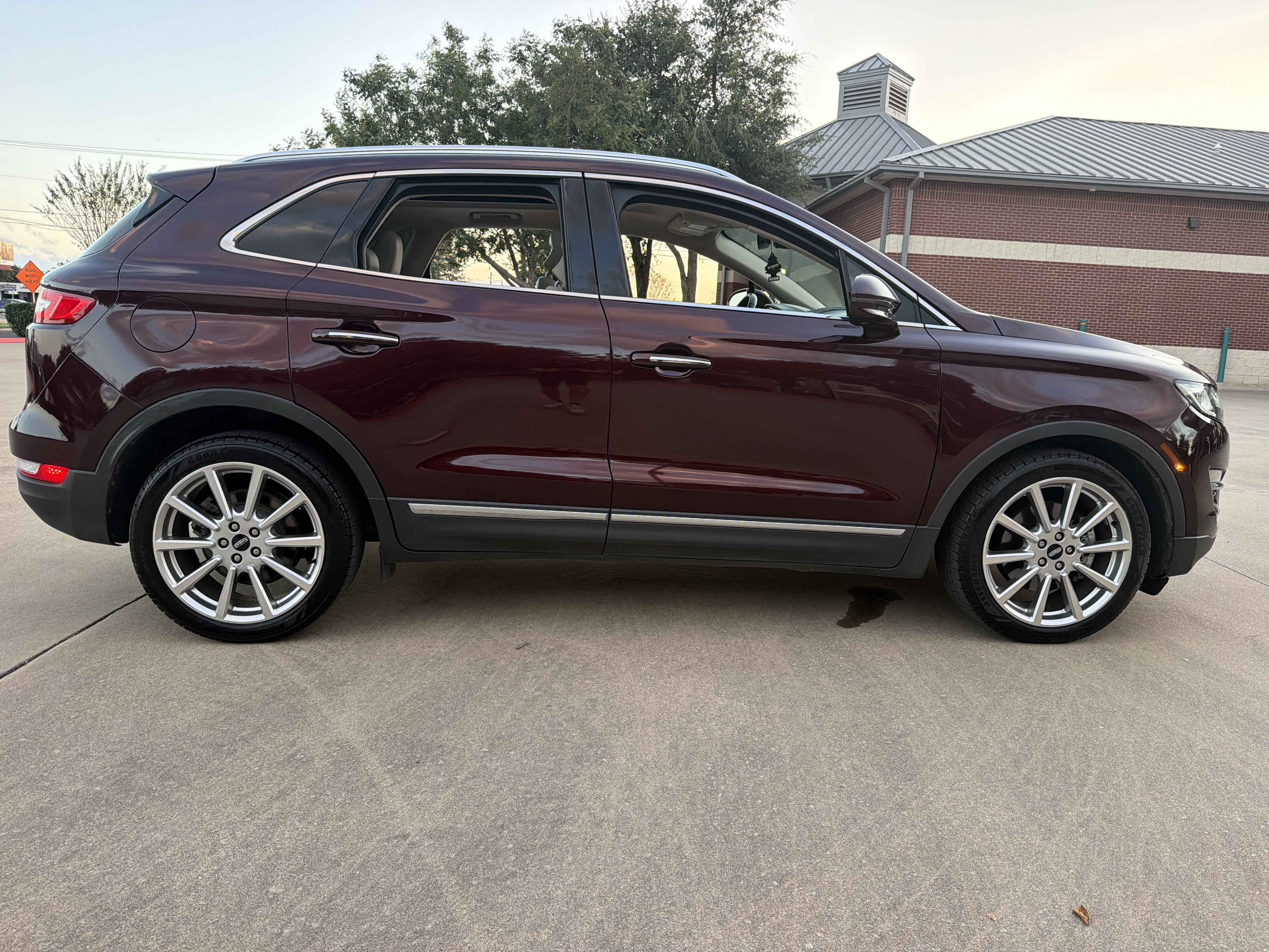 Used 2019 Lincoln MKC Reserve w/ MKC Climate Package FWD image 8