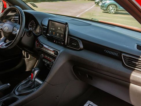 Used 2020 Hyundai Veloster 2.0 Premium image 11