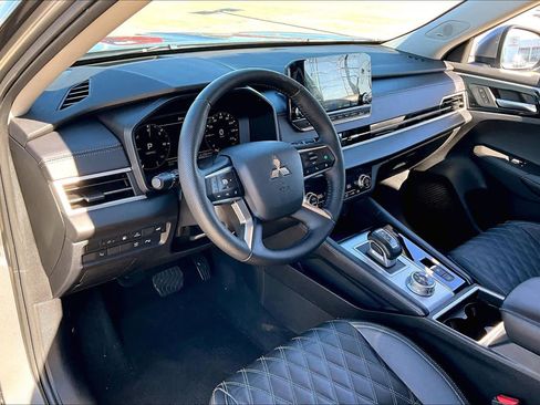 Used 2023 Mitsubishi Outlander SEL image 17