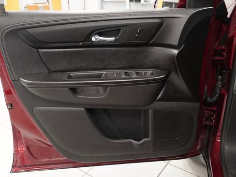 Used 2016 Chevrolet Traverse LT w/ Style and Technology Package FWD image 16