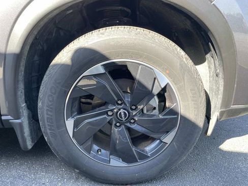 Used 2025 Nissan Rogue SV image 7