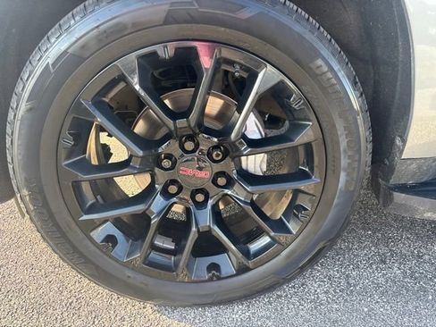 Used 2023 GMC Yukon XL Denali AWD/4WD image 5