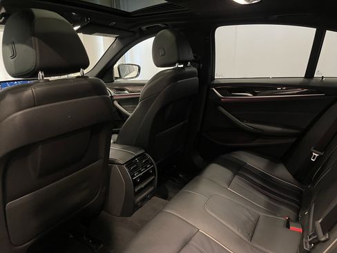 Used 2019 BMW 530i xDrive w/ M Sport Package image 19