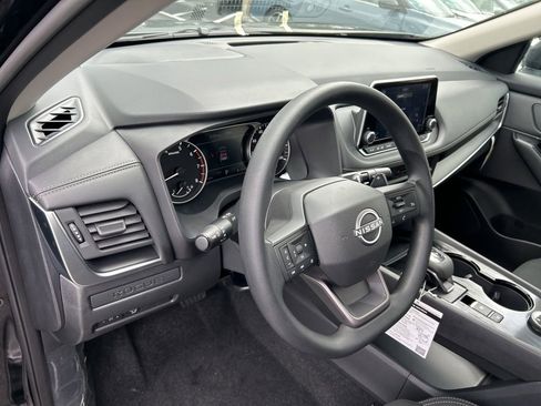 Used 2025 Nissan Rogue S image 16