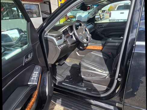 Used 2017 Chevrolet Suburban Premier image 8