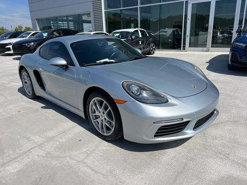 Used 2018 Porsche 718 Cayman RWD image 3