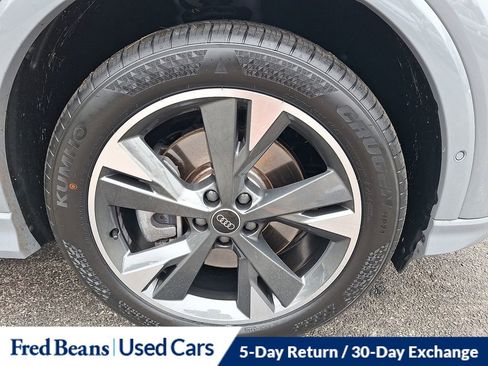 Used 2024 Audi Q4 e-tron Premium Plus image 8