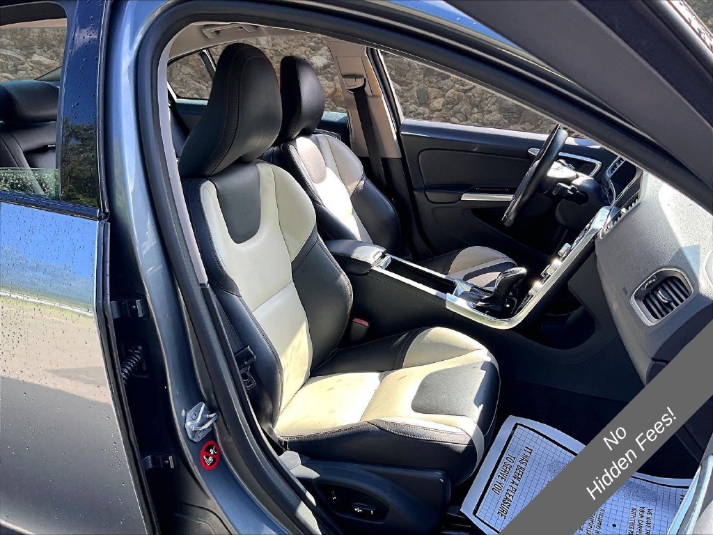 Used 2016 Volvo S60 T5 Cross Country Platinum AWD/4WD image 7
