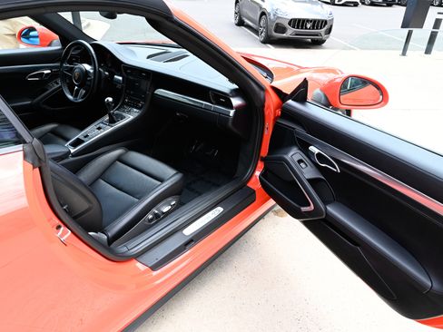 Used 2019 Porsche 911 Cabriolet image 36