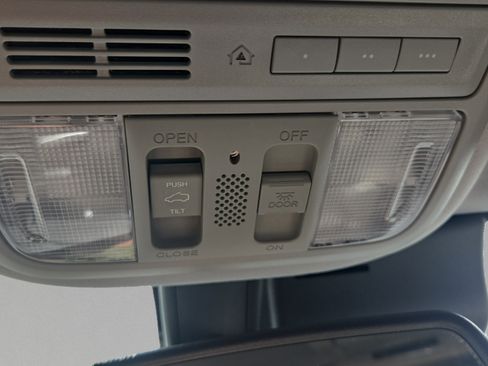 Used 2016 Honda Pilot Touring image 34