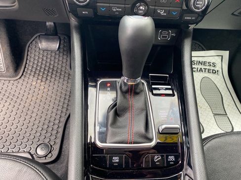 Used 2024 Jeep Compass Trailhawk image 11