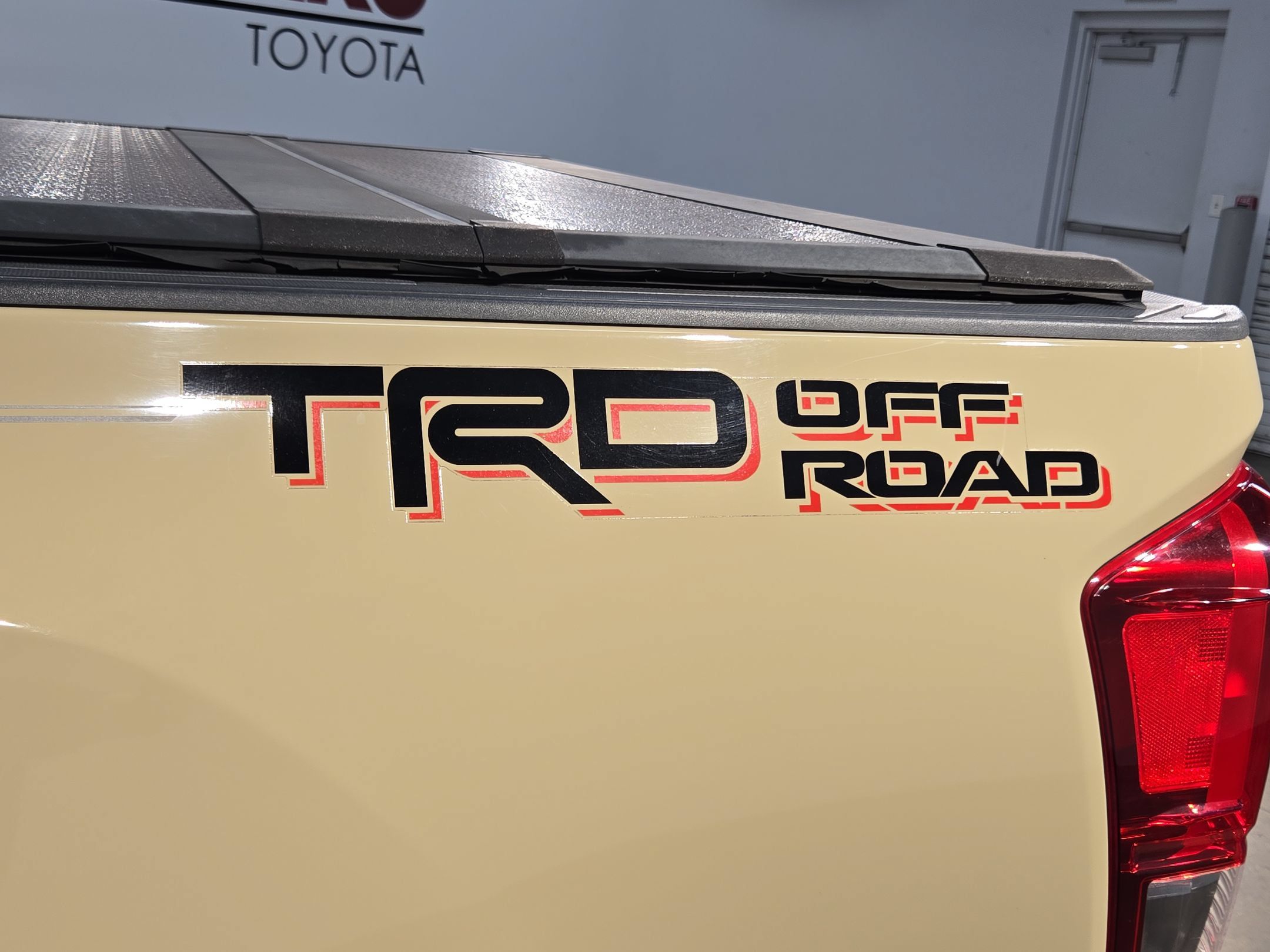 Used 2016 Toyota Tacoma TRD Off-Road w/ Premium & Technology Package RWD image 37