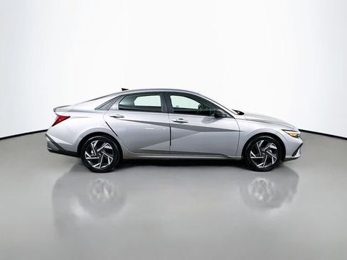 Certified 2025 Hyundai Elantra Sport FWD image 9