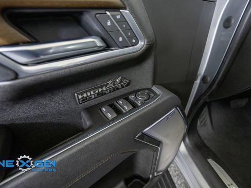 Used 2025 Chevrolet Silverado 1500 High Country w/ Technology Package AWD/4WD image 12