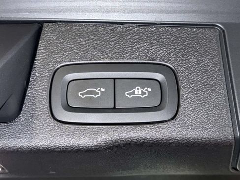 Used 2025 Volvo XC60 T8 Ultra w/ Protection Package Premier AWD/4WD image 18