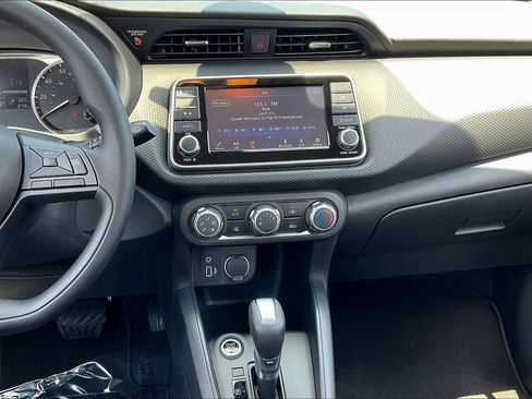 New 2025 Nissan Kicks Play S image 7