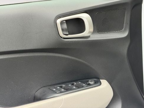 Used 2025 Hyundai Venue SEL FWD image 21