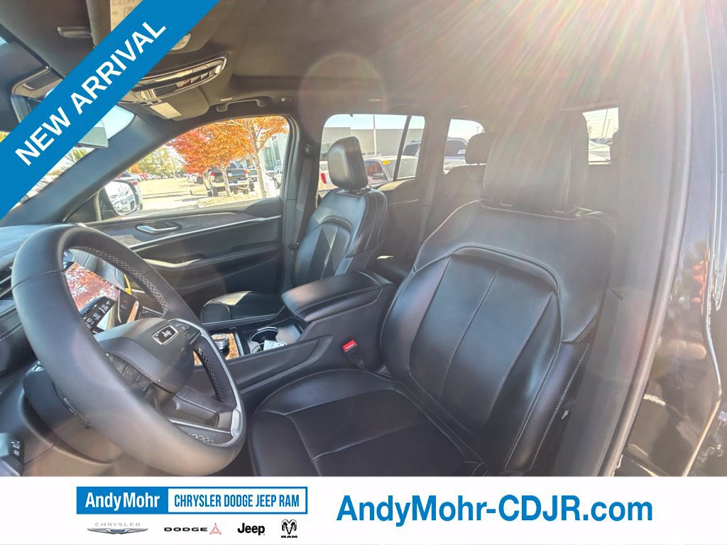 Used 2025 Jeep Grand Cherokee Limited w/ Luxury Tech Group II AWD/4WD image 12