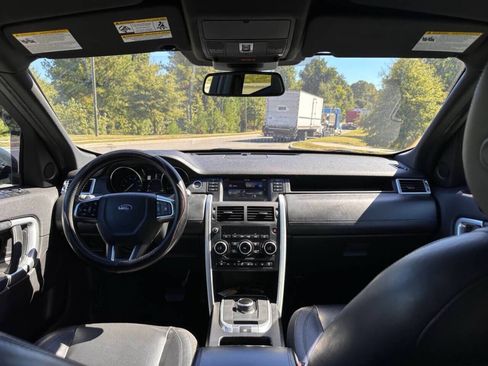 Used 2017 Land Rover Discovery Sport HSE Luxury image 19