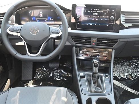 New 2025 Volkswagen Jetta SE image 9