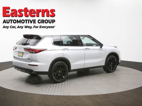 Used 2023 Mitsubishi Outlander SE image 42