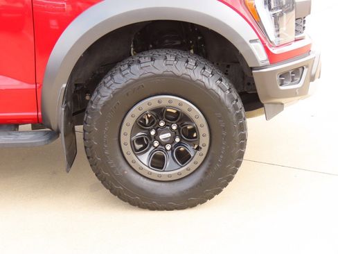 Certified 2022 Ford F150 Raptor w/ Equipment Group 801A High image 9