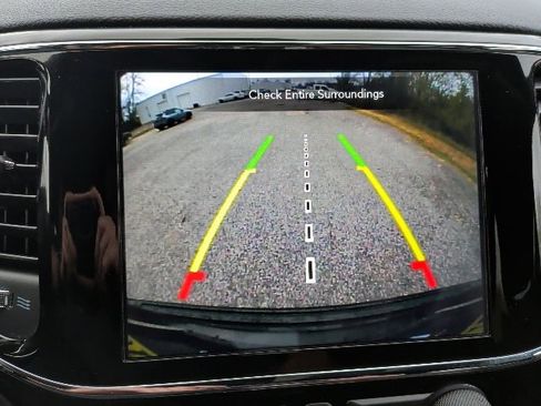 Used 2019 Jeep Grand Cherokee Laredo image 34