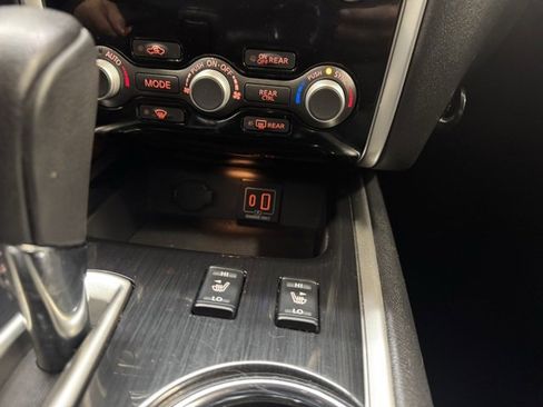 Used 2019 Nissan Pathfinder SV image 23