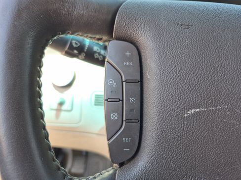Used 2011 Cadillac DTS Luxury FWD image 26