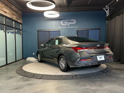 Used 2025 Hyundai Elantra SE image 5