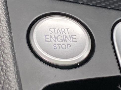 Certified 2024 Volkswagen Jetta SE w/ Panoramic Sunroof Package image 17