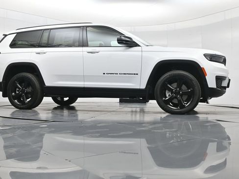 New 2025 Jeep Grand Cherokee L Altitude image 47