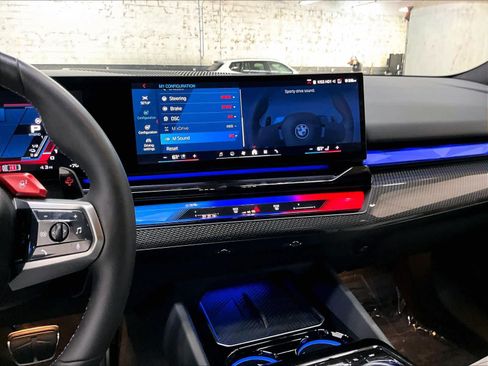 Used 2025 BMW M5 w/ Carbon Package AWD/4WD image 9