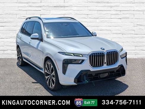 Used 2023 BMW X7 xDrive40i w/ M Sport Package AWD/4WD image 3