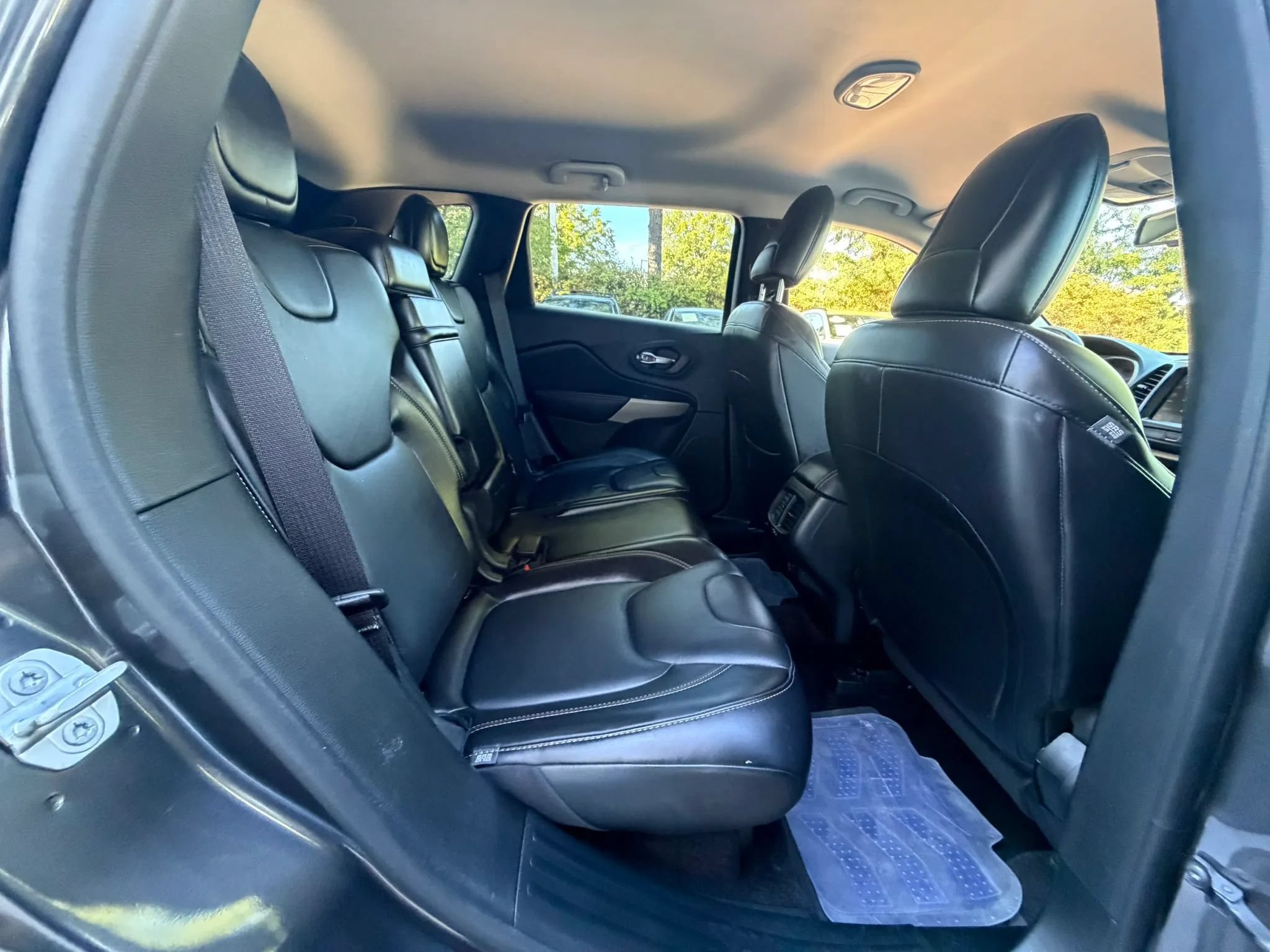 Used 2017 Jeep Cherokee Limited FWD image 14