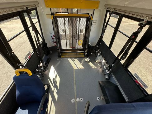 Used 2014 Chevrolet Express 3500 image 6