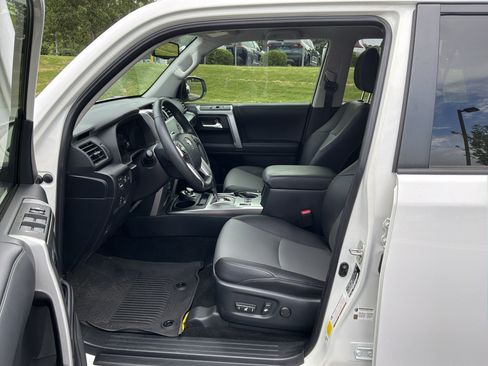 Used 2022 Toyota 4Runner SR5 Premium AWD/4WD image 16
