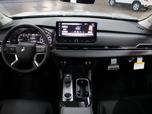 New 2026 Mitsubishi Outlander ES image 20