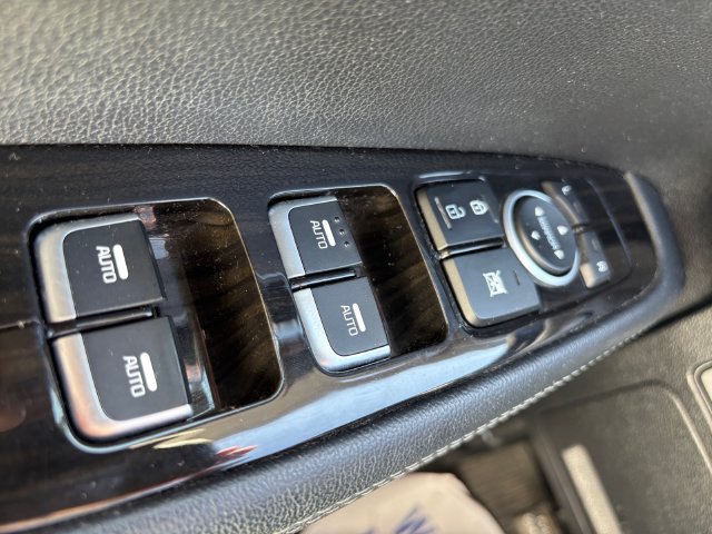 Used 2020 Kia Sorento LX AWD/4WD image 16