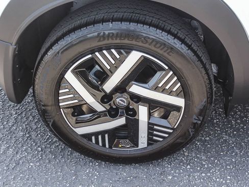 Used 2025 Nissan Kicks SV FWD image 11