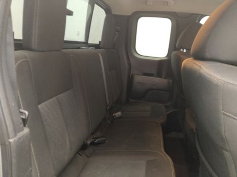 Used 2017 Nissan Titan SV image 19