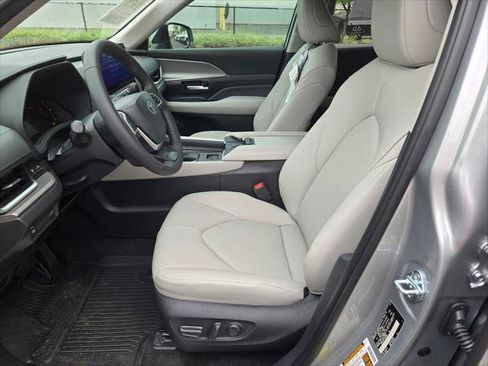 Certified 2026 Toyota Grand Highlander FWD image 16