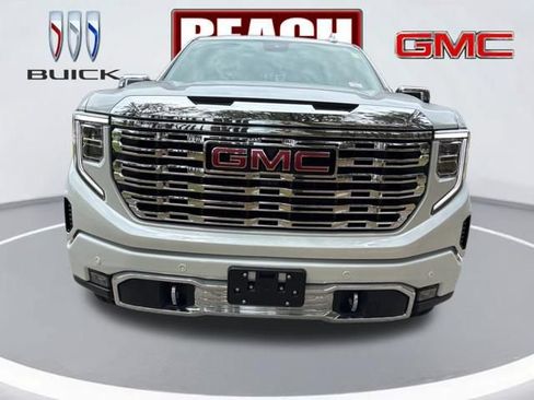 Used 2025 GMC Sierra 1500 Denali w/ Denali Reserve Package AWD/4WD image 8