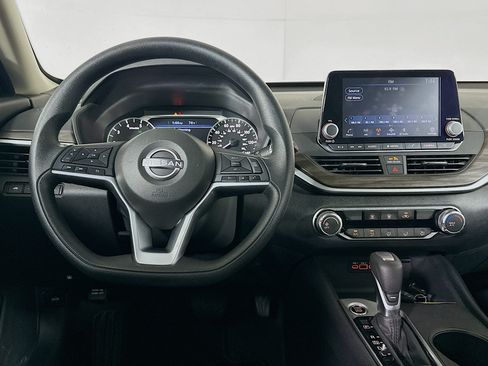 Used 2025 Nissan Altima 2.5 SV FWD image 18